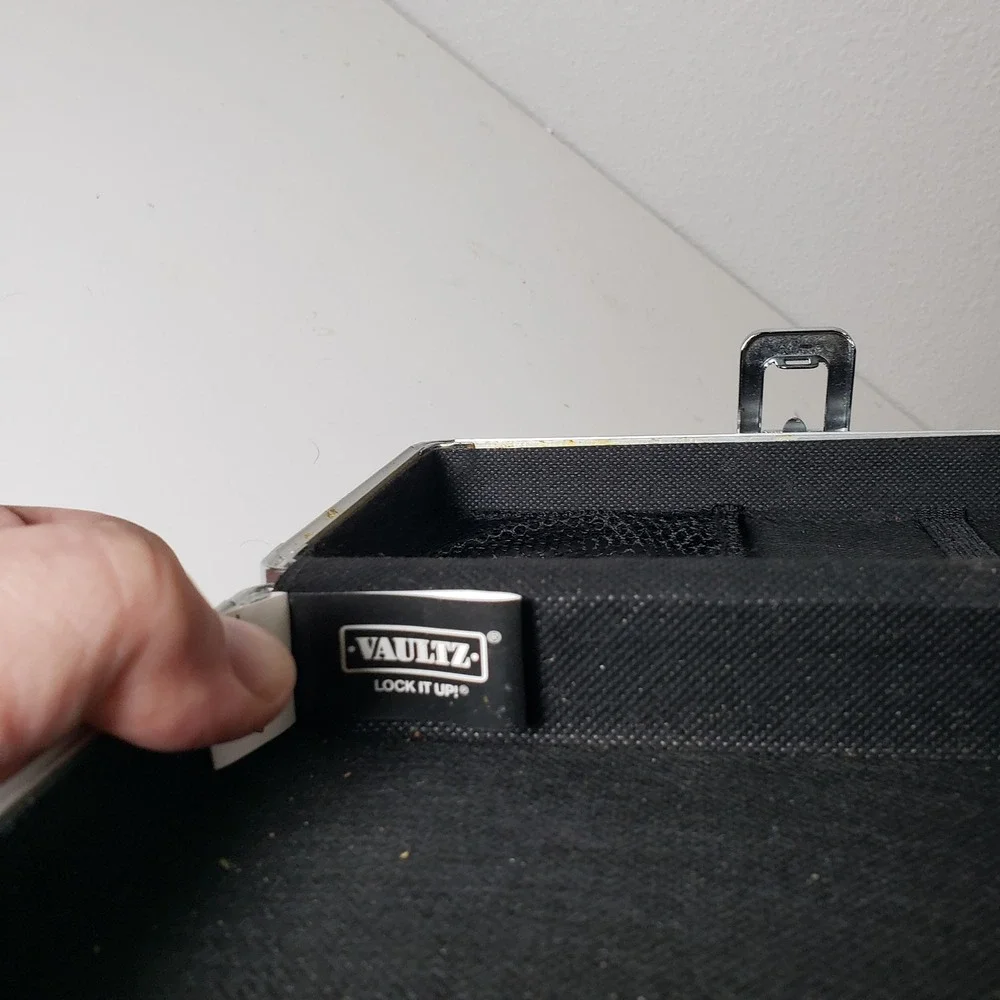 Nintendo‎ Vaultz Super Mario Bros Theme Locking Supply Box Trinket Case NO KEY